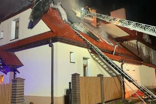 Pożar domu wielorodzinnego na os. Kolejowym w Tarnowie! Jedenaście osób ewakuowanych