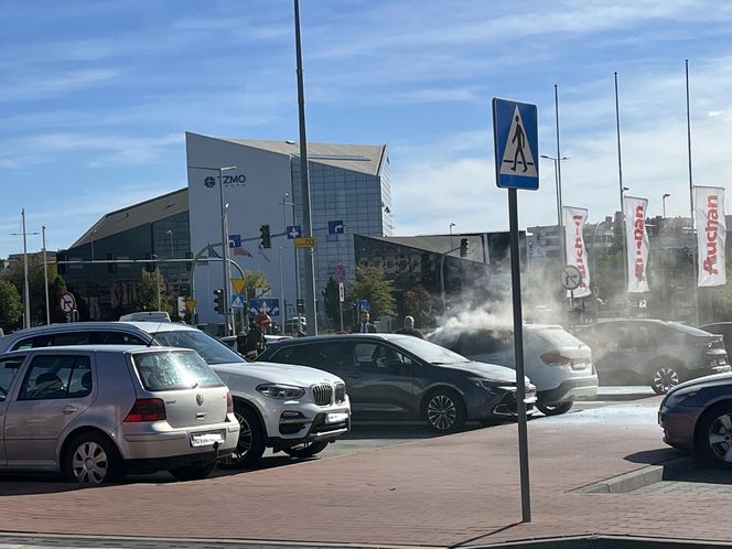 Pożar BMW pod Atrium Copernicus w Toruniu