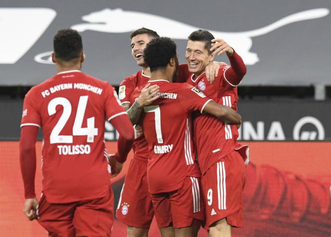 Der Klassiker dla Bayernu Monachium! Lewandowski z golem i asystą [WIDEO]