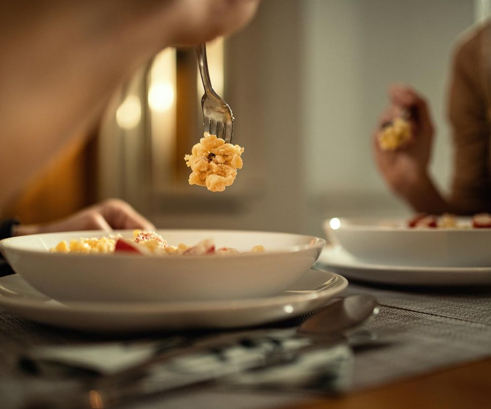 Twoja ulubiona kolacja może cię postarzać. Eksperci ujawniają, które potrawy niszczą kolagen
