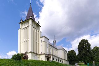 Jasionów - w tej wsi na Podkarpaciu znajduje się zabytkowy dwutraktowy dwór. Mieszkał tu znany urzędnik austriacki