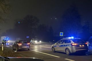 Potrącił kobietę na pasach w Ołtarzewie i uciekł. Miesiąc później oddał się w ręce policji