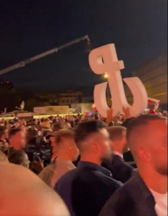 Karol Nawrocki śpiewa (nie)zakazane piosenki