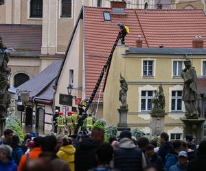 Dynamiczna sytuacja powodziowa. Rzeka Nysa Kłodzka zalała Kłodzko, 15 bm