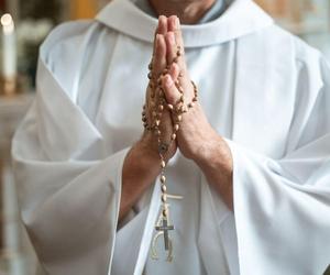 Ofiara księdza pedofila pozwała diecezję. Zdaniem biegłych na jej zdrowie mogła mieć wpływ postawa biskupa