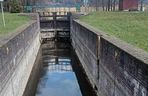Ta malownicza wieś na Mazurach leży tylko dwie godziny drogi od Olsztyna. Słynie z monumentalnej śluzy