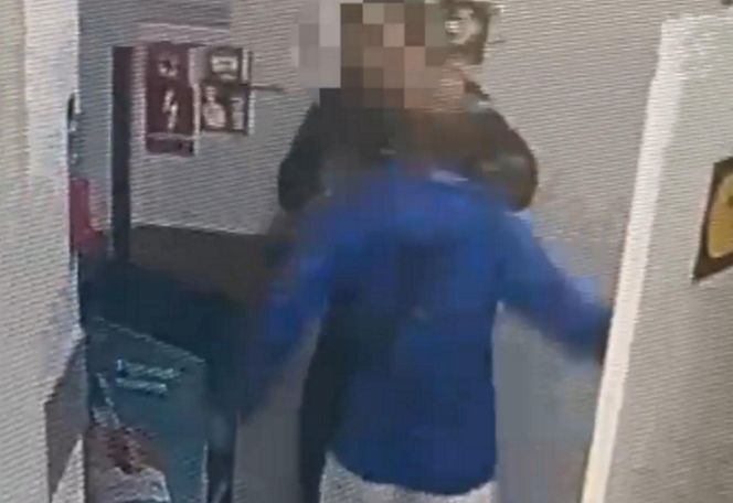 16-latek skatował ochroniarza za butelkę alkoholu! Szokujące nagranie