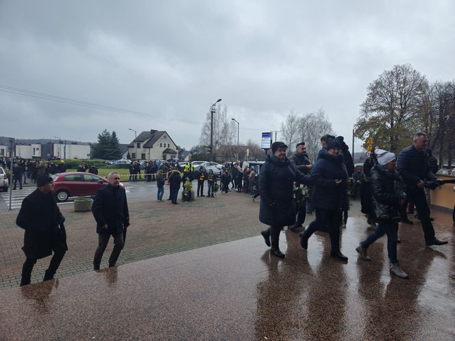 Pogrzeb Jana Furtoka w Katowicach. Tłumy kibiców i działaczy żegna legendę GKS Katowice