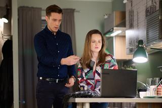 Na Wspólnej, odcinek 3654: Zemsta zazdrosnej Kasi na Darku! Poleci do byłej żony Anety i szybko tego pożałuje - ZDJĘCIA