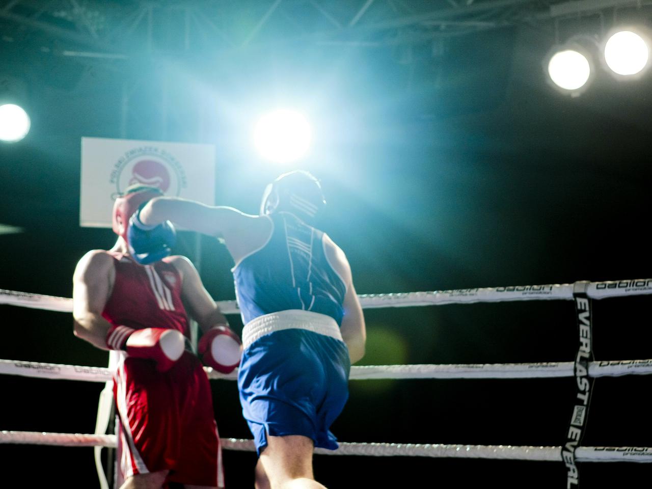 Amatorzy zarobią jak zawodowcy. 100 tys. dolarów dla mistrza świata w boksie