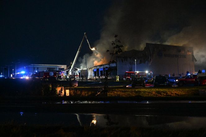 Pożar akumulatorowni na poddaszu zakładu przetwórstwa drobiu w Kawle