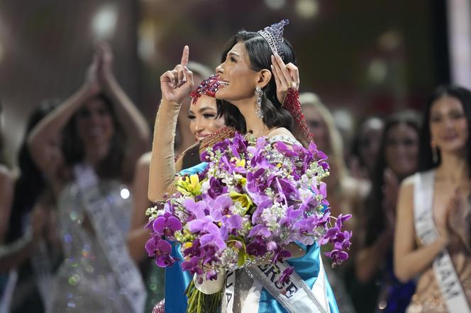 Miss Universe oskarżona o zdradę! "Nie może wrócić do kraju"