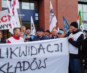 Pracownicy Zakładu Linii Kolejowych pikietowali w Siedlcach! Poparli ich siedleccy radni