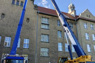 Remont wież Zespołu Szkół Ekonomicznych w Lesznie – zagrażała uczniom i nauczycielom 