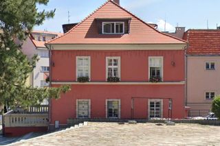 Burmistrz Sobótki chce sprzedać zabytkowy ratusz. Urząd przeniosą do hotelu pracowniczego?