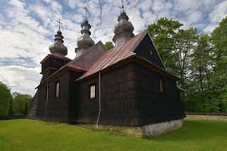 To jedna z najpiękniejszych wsi w Małopolsce. Do jej powstania przyczynił się biskup krakowski