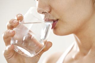 5. Pij wodę przed posiłkami