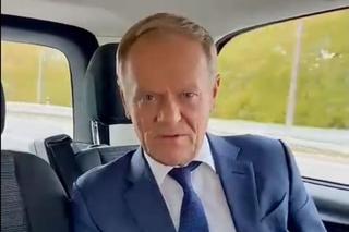 Donald Tusk jedzie samochodem bez zapiętych pasów 