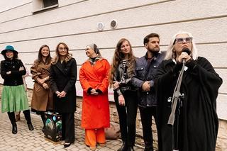 Na Saskiej Kępie pojawił się nowy mural. Agnieszki Osieckiej doczekała się upamiętnienia 