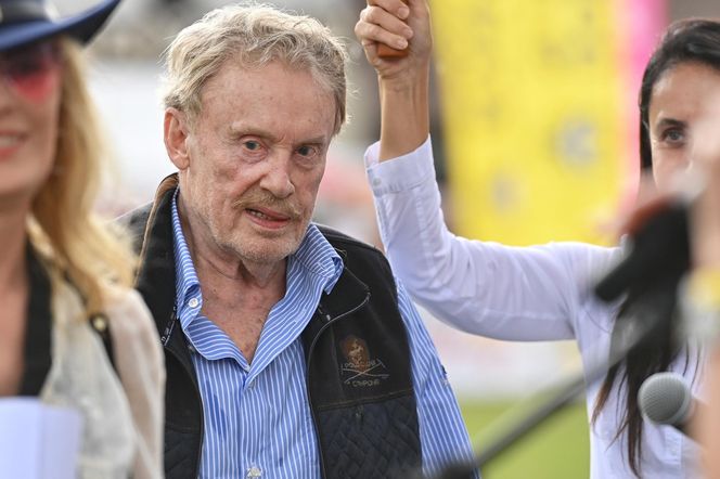 Kowboj o kulach. Tak Olbrychski wraca do zdrowia po operacji