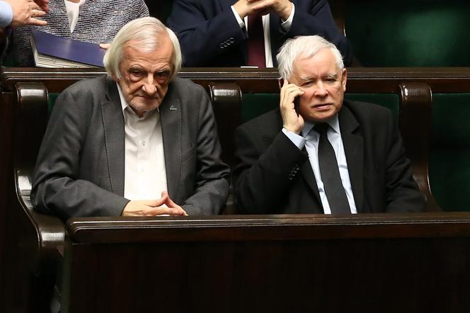 Prezes PiS krytykuje zarobki aniołków Glapińskiego