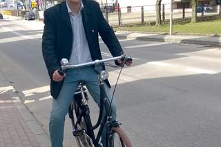  Burmistrz zamienił auto na rower