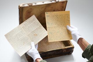 Warszawa. Walizka z powstania leżała na śmietniku. Cudem ocalała dzięki mieszkankom Pragi