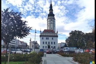 Odbudowany ratusz w Strzelinie