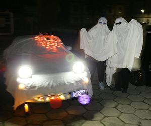 Halloweenowy Zlot Bezdaszników, czyli straszne kabriolety w Tychach. To dopiero wyższy poziom przebierania GALERIA