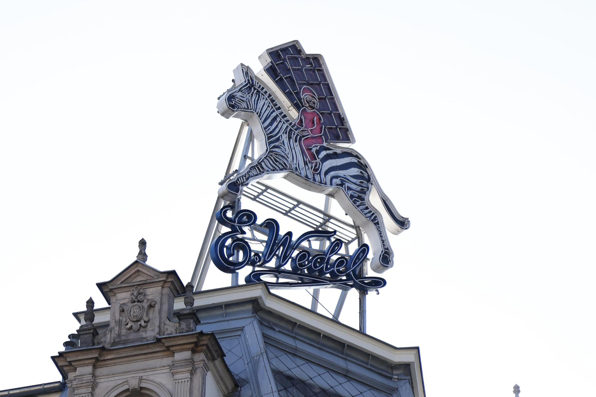 Warszawskie neony z PRL-u - zobacz zdjęcia iluminacji i sprawdź, gdzie je znaleźć