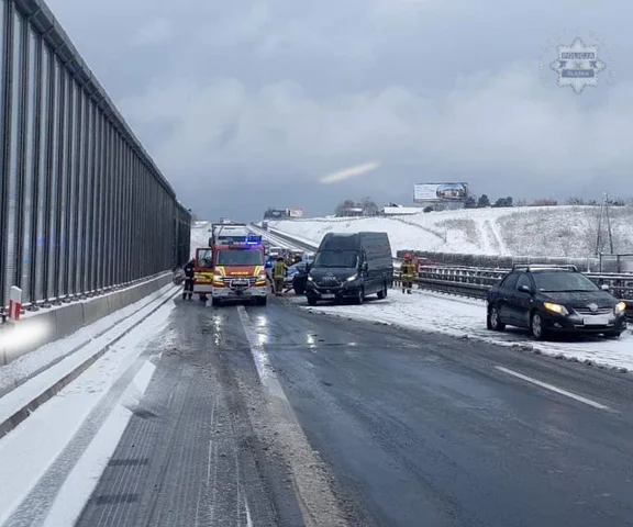 Poważny wypadek na S52 w Cieszynie. Droga jest zablokowana