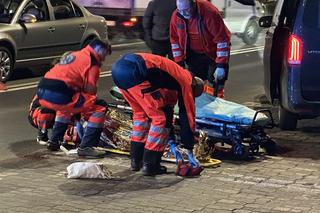 Audi huknęło w nią na przejściu. Przeleciała ponad 10 metrów