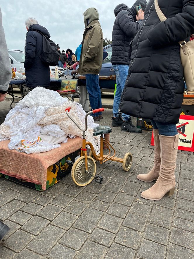 Lubelska Giełda Staroci. Tłumy na styczniowej giełdzie. "Trzeba tu być!"