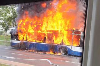Pożar autobusu miejskiego w Krakowie. Pasażerowie uciekli w popłochu [ZDJĘCIA].