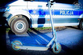 Nastolatkowie na jednej hulajnodze wjechali w samochód. To mogło skończyć się tragedią