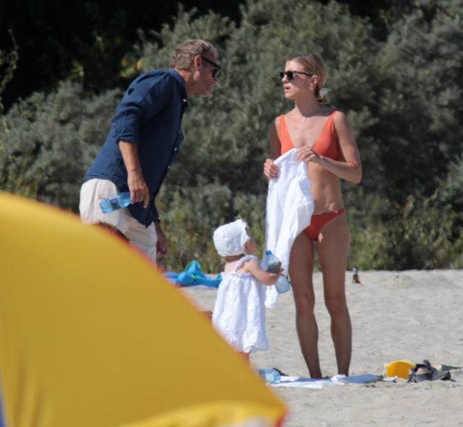 Kasia Tusk w bikini na plaży z rodziną