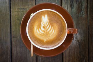 Latte, macchiato, americano... Jakie są rodzaje kawy? Czym się od siebie różnią? 