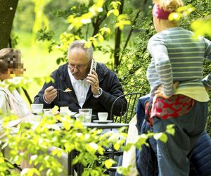 Marek Jakubiak. Pies pomaga mu w kampanii
