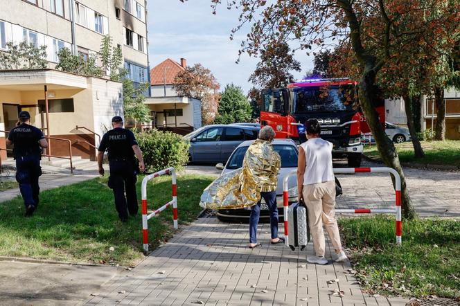 Pożar w bloku w Ostrowie Wielkopolskim. Nie żyje jedna osoba, 10 jest rannych