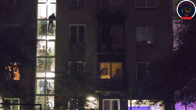 Furiat szalał na Mokotowie. Zrzucał meble na samochody