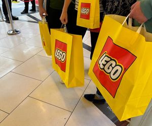 Gigantyczne kolejki na otwarciu Lego Store w Galerii Katowickiej. Klienci wpuszczani pojedynczo