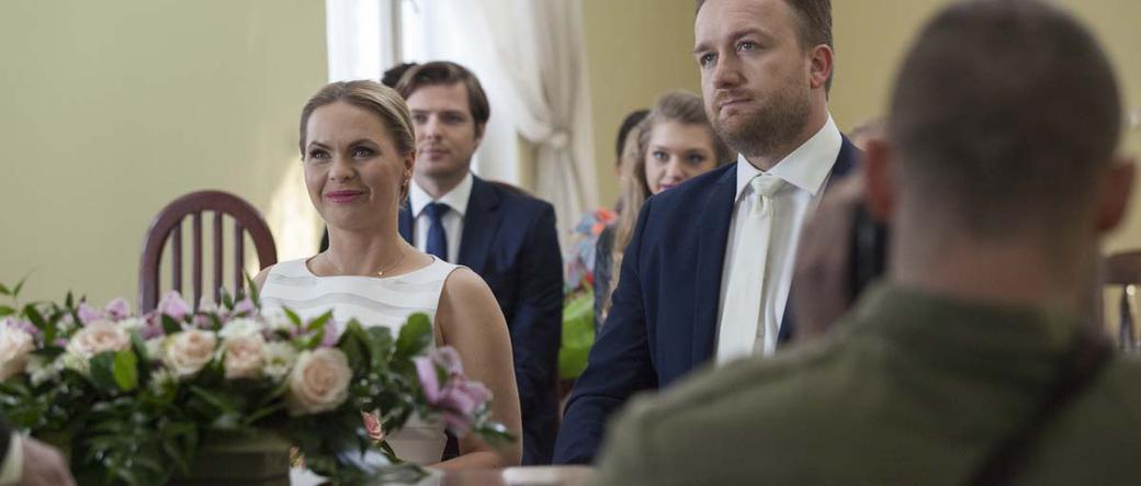 Przyjaciółki odcinek 110, Anka (Magdalena Stużyńska), Paweł (Bartek Kasprzykowski)