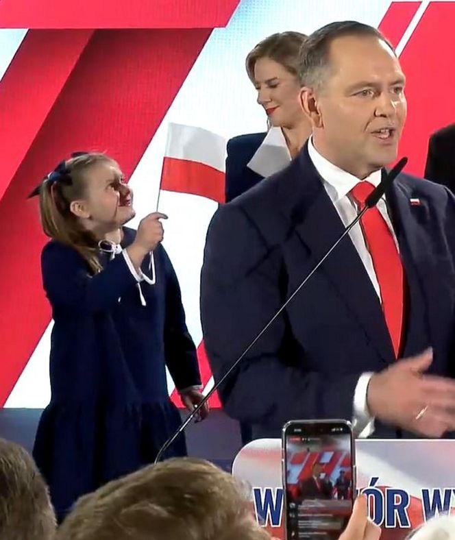 Karol Nawrocki z rodziną. Jego córka skradła show na wieczorze wyborczym