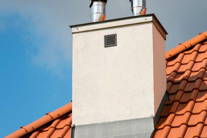 Ryzyko nieszczelności styku dachu z kominem