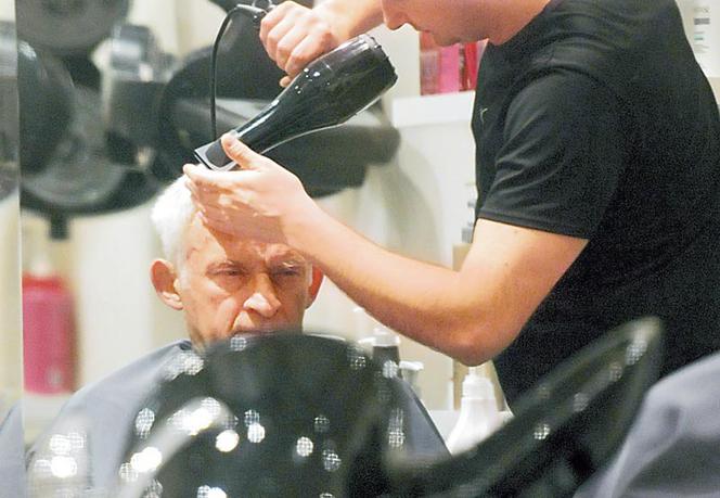 Buzek robi się na bóstwo