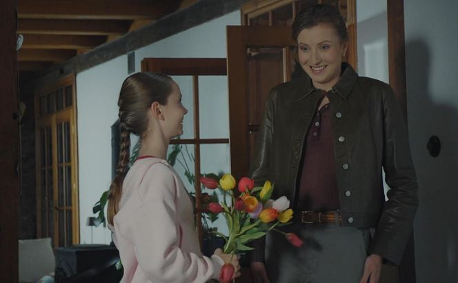 M jak miłość odc. 1886. Hania (Wiktoria Basik), Natalka (Dominika Suchecka)ania (Wiktoria Basik), Adam Karski (Patryk Szwichtenberg)