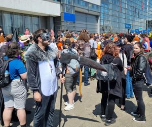 Pyrkon 2025. Tłumy uczestników przed MTP  