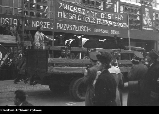 QUIZ PRL. Pochody 1-majowe: spontaniczne, czy obowiązkowe? Komplet punktów tylko dla znawców PRL-u