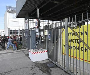 Komornicy na Modlińskiej. Nerwowe starcie przy hali na Białołęce. Ostry konflikt kupców z zarządcą hali