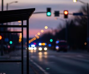 W Warszawie BMW i Land Rover uderzyły w przystanek. Kto odpowie za chaos w Śródmieściu?